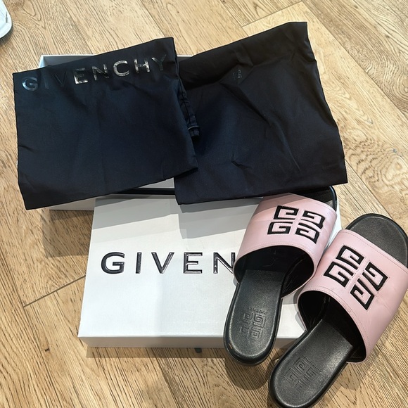 Givenchy Pink 4G Cut-Out Sandals; Box & 2 Dust Bags - Picture 2 of 12